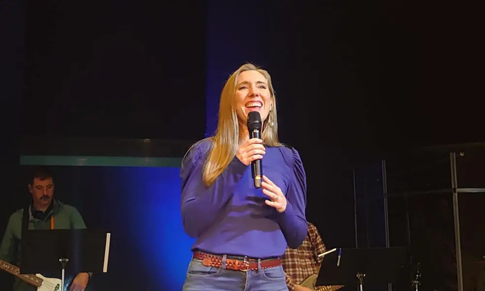 Hayley Cummings singing leading worship on stage